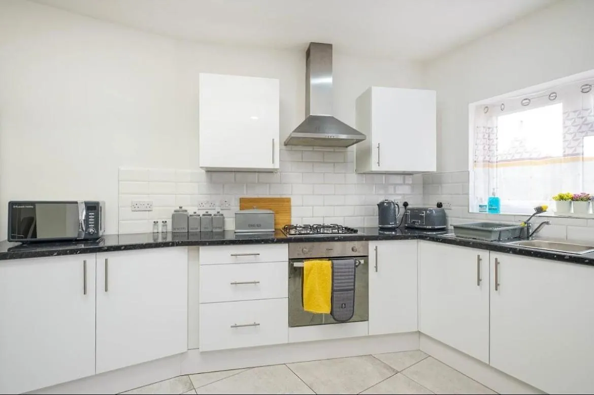Contractor Haven, 6 Bed House, Sleeps 14 Parking X 2 Wifi Smart Tv Central Location Goodmayes 0*,