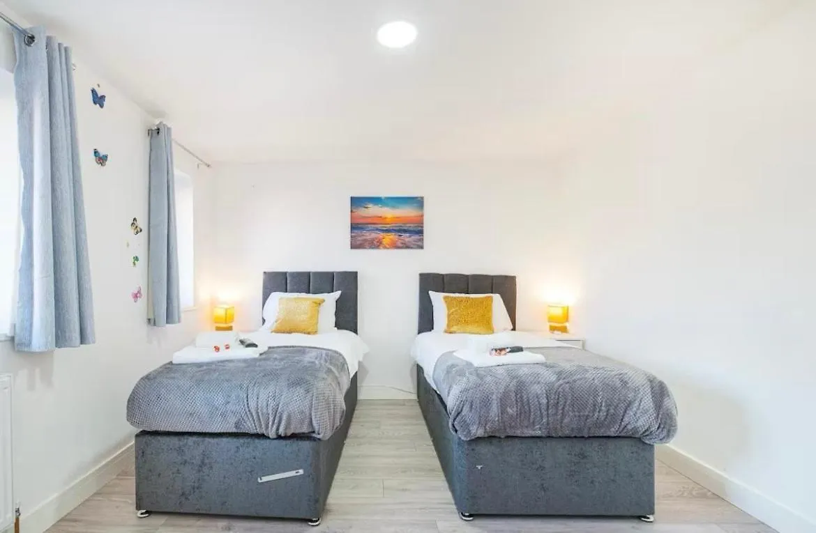Contractor Haven, 6 Bed House, Sleeps 14 Parking X 2 Wifi Smart Tv Central Location Goodmayes United Kingdom