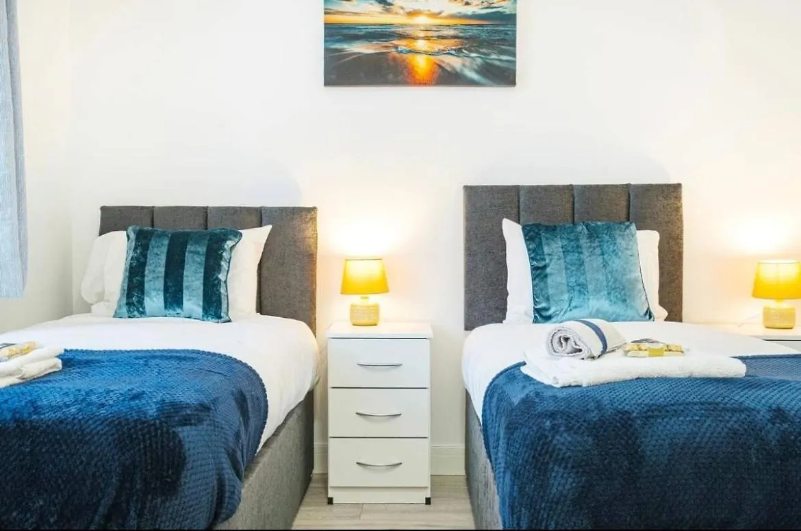 Contractor Haven, 6 Bed House, Sleeps 14 Parking X 2 Wifi Smart Tv Central Location Goodmayes 0*,