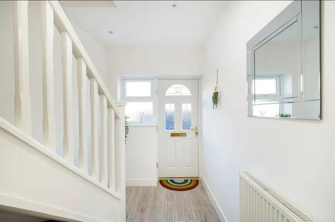 Vakantiehuis Contractor Haven, 6 Bed House, Sleeps 14 Parking X 2 Wifi Smart Tv Central Location Goodmayes Verenigd Koninkrijk